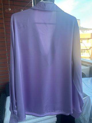 Blusa lila satinada talla L