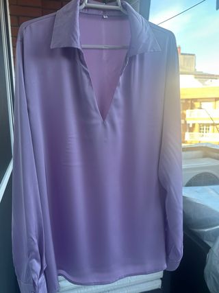 Blusa lila satinada talla L