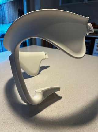 Protector de trona Nomi para bebé blanco