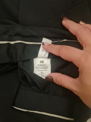 Traje americana y pantalón negro