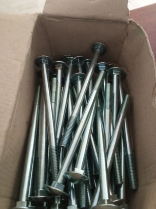 Tornillos metálicos para caja