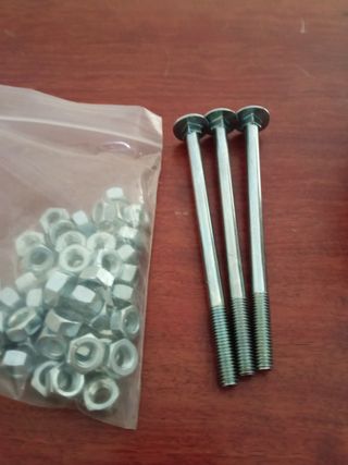 Tornillos metálicos para caja