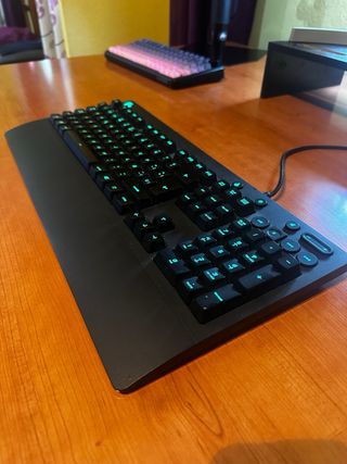 Teclado Logitech G213 RGB