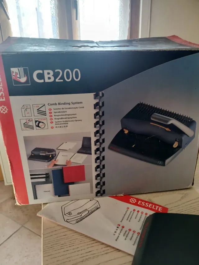 Rilegatrice Esselte CB 200 completa di scatola