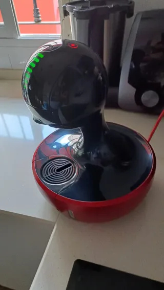 Cafetera Dolce Gusto Drop Roja y Negra