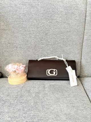 Borsa Guess nera con logo G strass