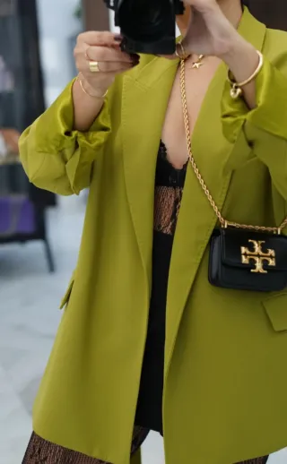 Blazer con cinturón a tono Olive green Zara 