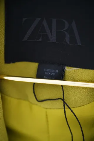 Blazer con cinturón a tono Olive green Zara 