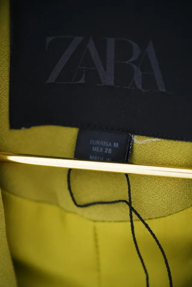 Blazer con cinturón a tono Olive green Zara