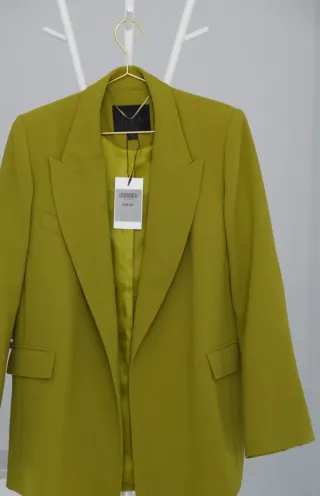 Blazer con cinturón a tono Olive green Zara 