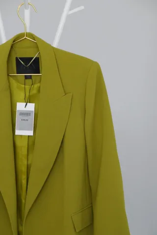 Blazer con cinturón a tono Olive green Zara 