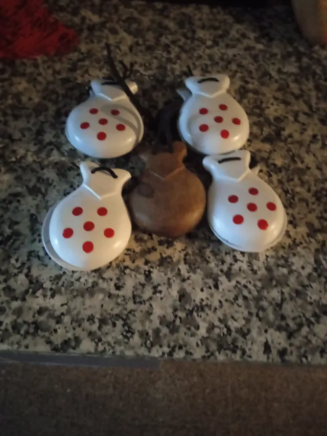 Castañuelas blancas y madera