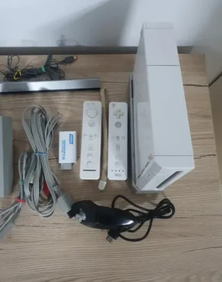 Nintendo Wii Blanca con 2 mandos y más de 50 juego