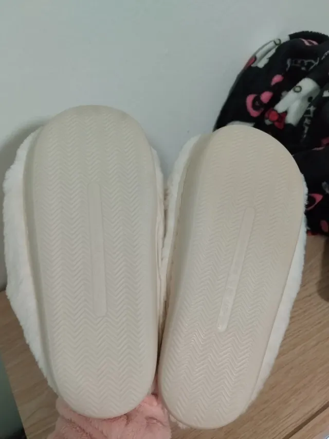 Zapatillas Hello Kitty Blancas y Rojas