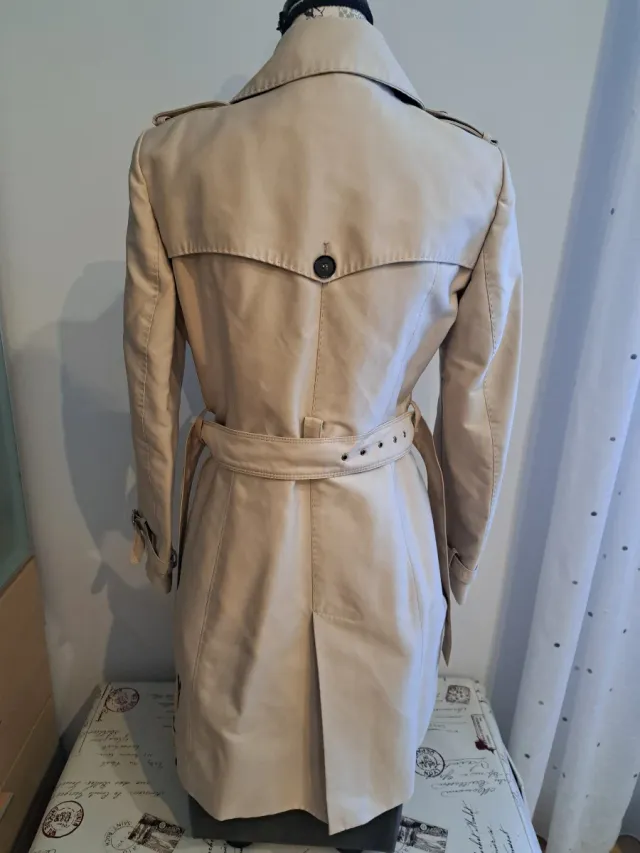 Gabardina beige mujer