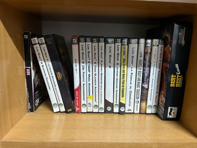 Lote Juegos PC: Los Sims 2, Warcraft, Imperivm