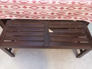 Mesa de exterior con mantel