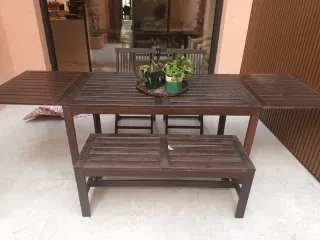 Mesa de exterior con mantel