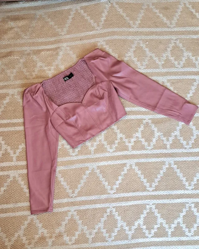 Top Zara rosa efecto piel