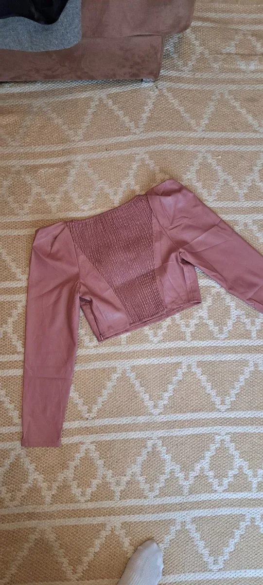 Top Zara rosa efecto piel