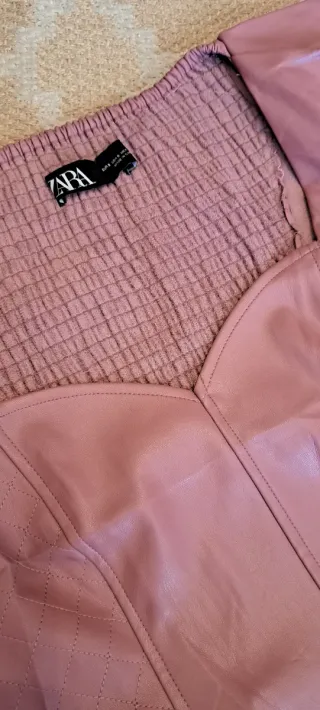 Top Zara rosa efecto piel