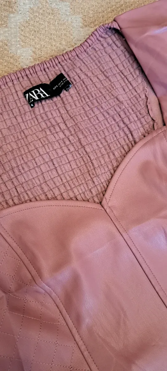 Top Zara rosa efecto piel