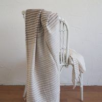 Manta fina bege e marrom