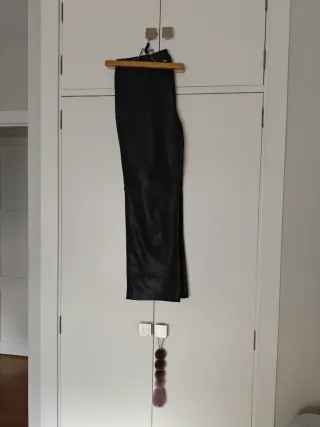 Pantalón negro efecto piel