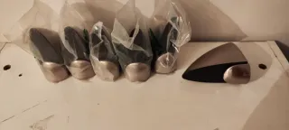 Seis soportes para balda metálicos y plásticos