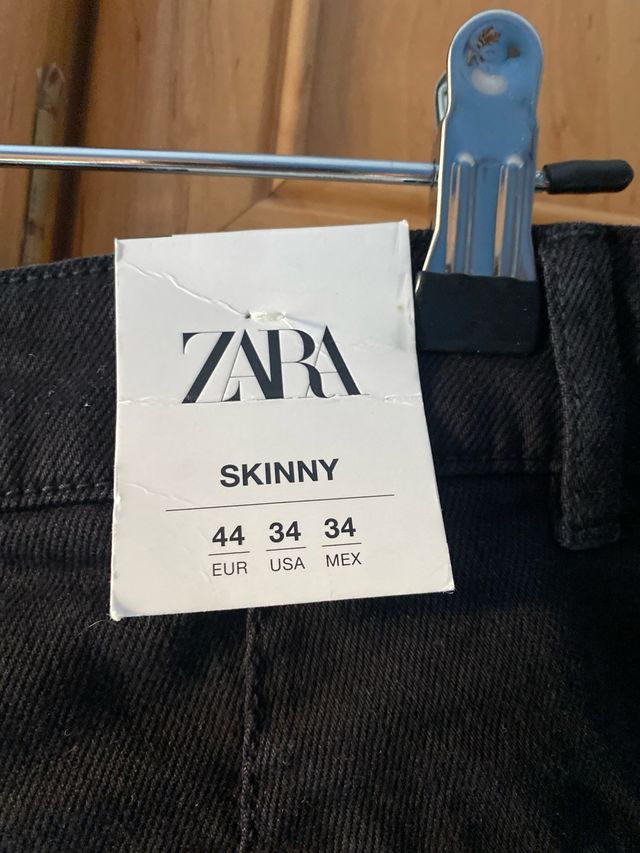 Pantalón Zara Negro Chico Skinny