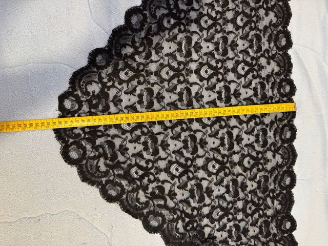 Mantilla de encaje negra para el pelo