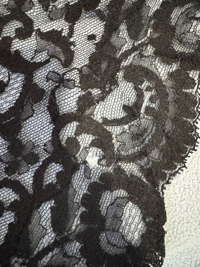 Mantilla de encaje negra para el pelo