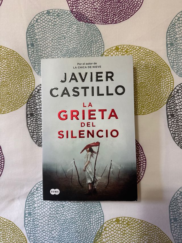 La grieta del silencio / The Fissure of Silence...