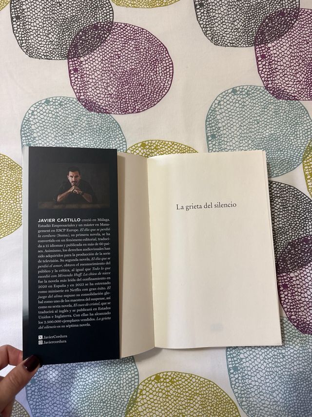 La grieta del silencio / The Fissure of Silence...