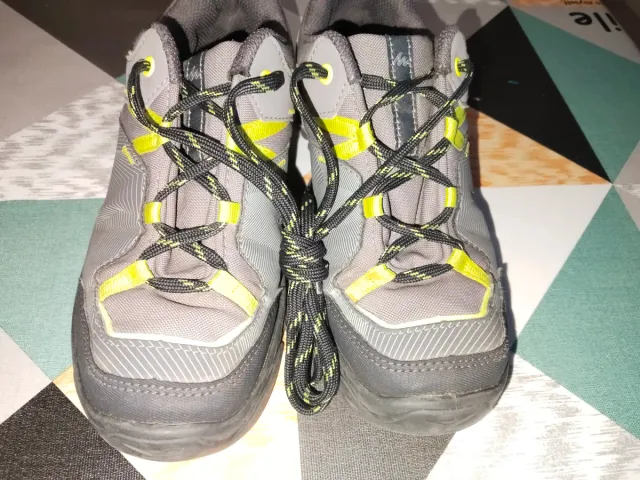 Zapatillas trekking niños gris y amarillo