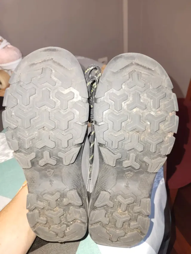 Zapatillas trekking niños gris y amarillo