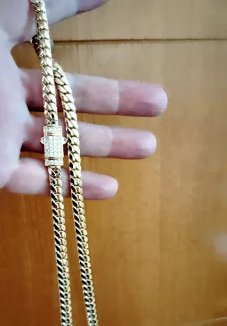 CADENA ESTILÓ CUBANA, 18 KILATES.