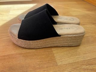 Sandalias plataforma negras y beige