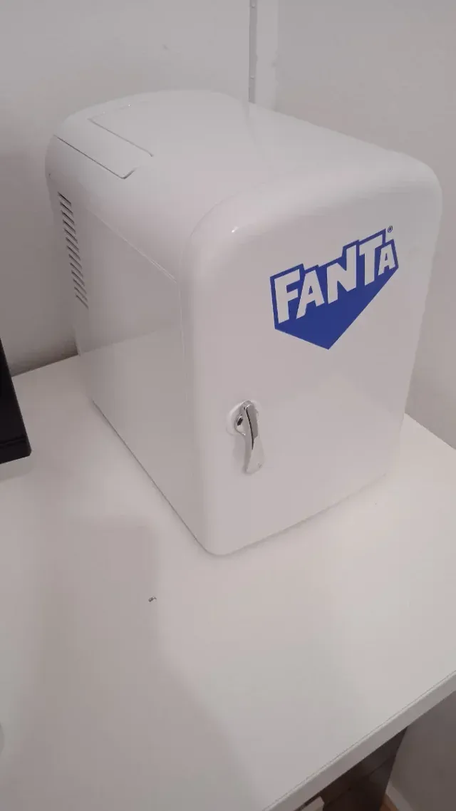 Mini Nevera Portátil Fanta Blanca