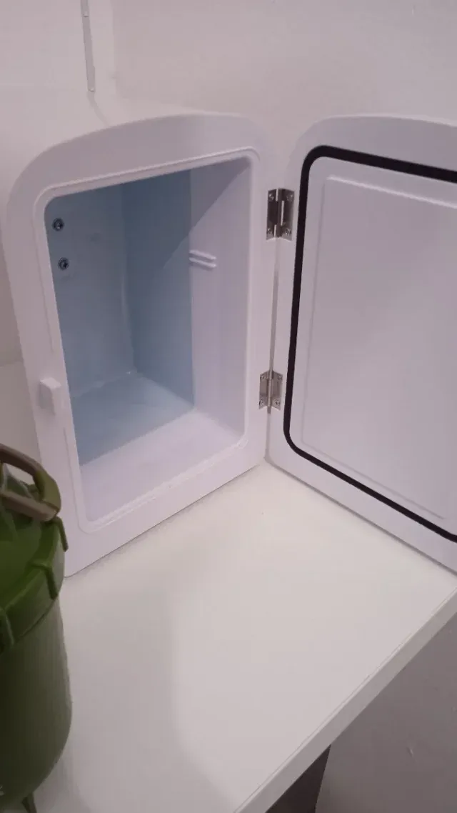 Mini Nevera Portátil Fanta Blanca