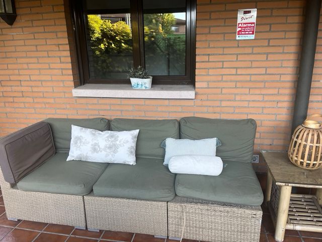 Sofá modular exterior beige y verde