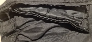 Chaqueta Noruega Negra con Capucha y Logo