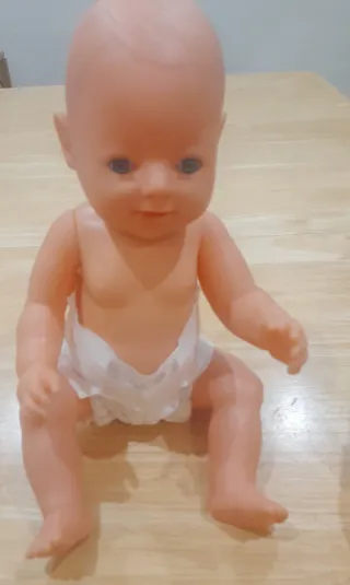 Bebé y comiditas de juguete