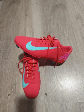 Botas de fútbol Nike Talla 42