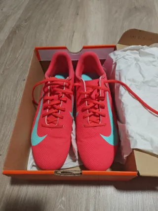 Botas de fútbol Nike Talla 42