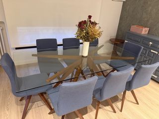 Mesa de comedor cristal y 6 sillas azules