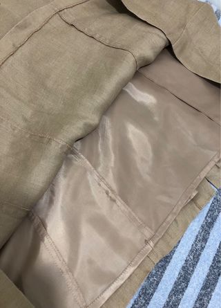 Vestido sin mangas color beige y marrón