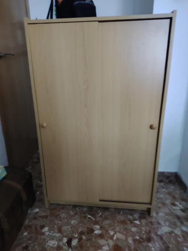 Mobile ausiliario in legno con porte scorrevoli