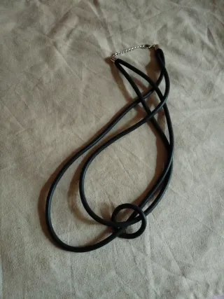Collana in gomma nera