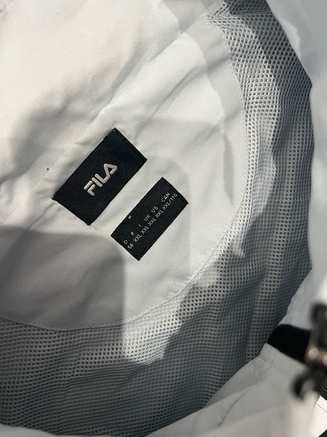 Chaqueta Fila Negra y Gris